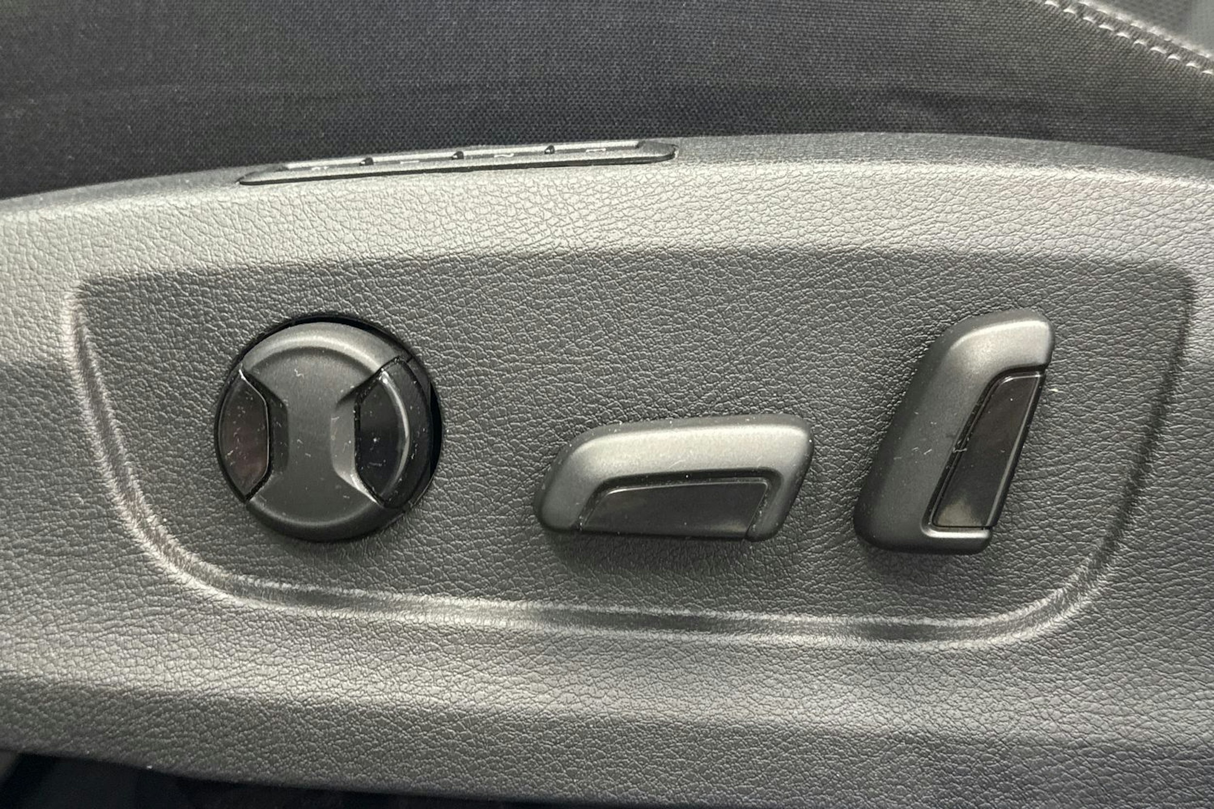 Valkoinen Skoda Superb 2020 kuva 10.