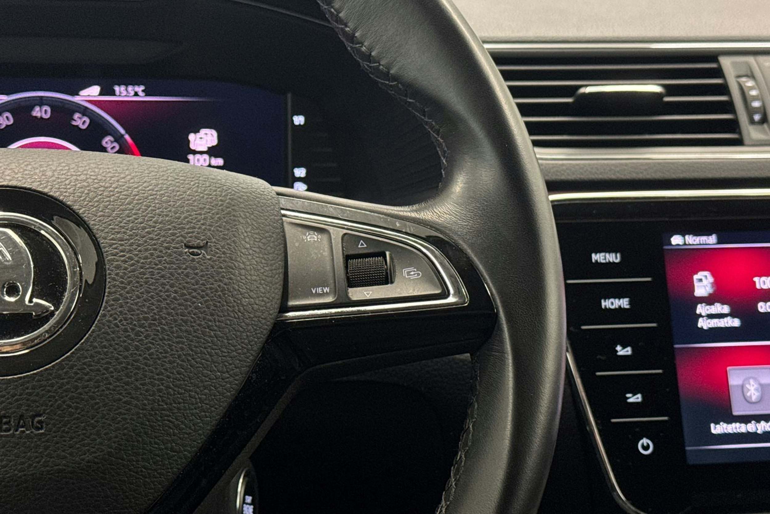 Valkoinen Skoda Superb 2020 kuva 14.