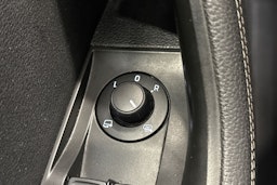 Valkoinen Skoda Superb 2020 kuva 18.