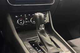 Valkoinen Skoda Superb 2020 kuva 19.