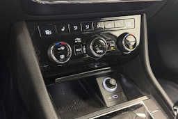 Valkoinen Skoda Superb 2020 kuva 22.