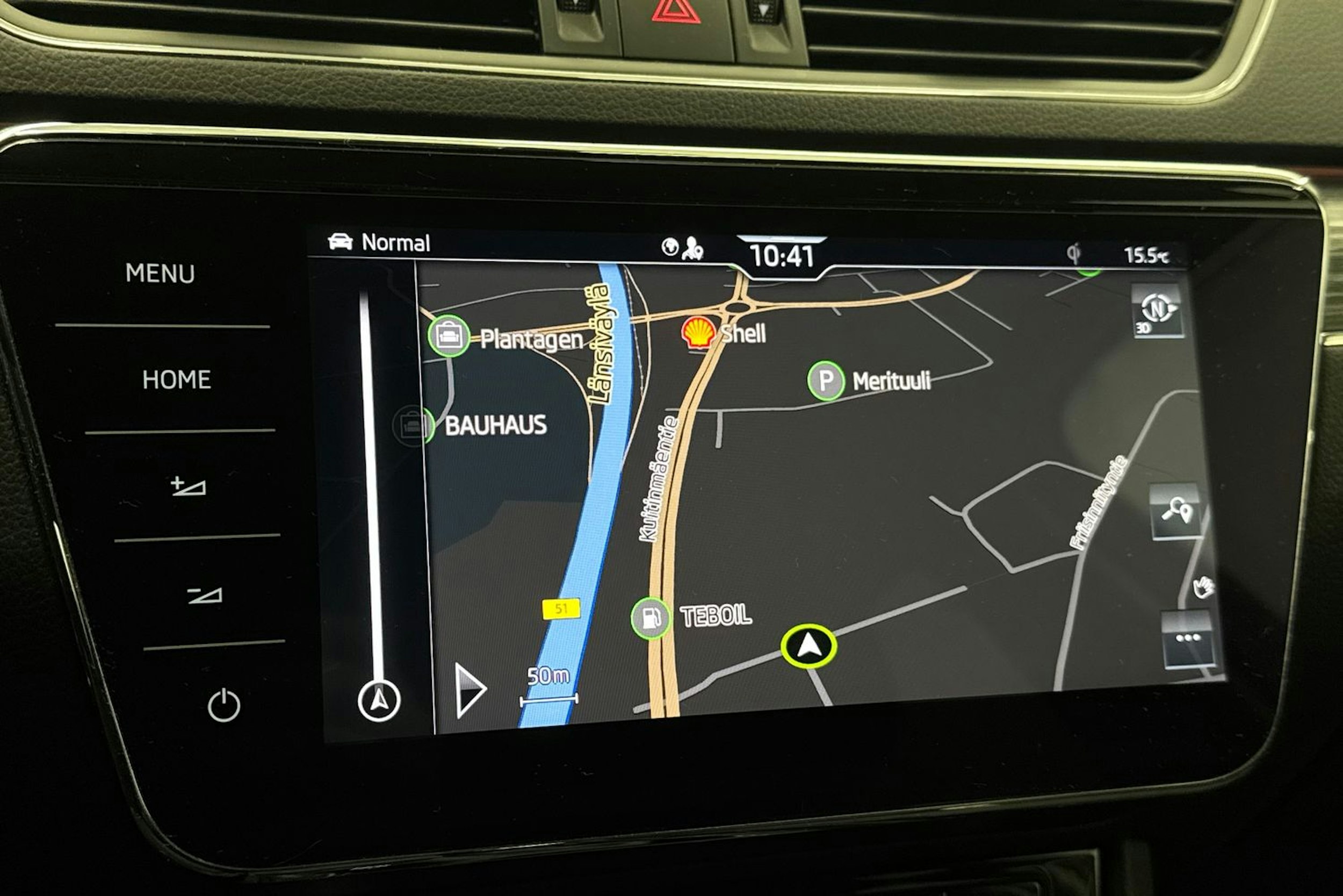 Valkoinen Skoda Superb 2020 kuva 24.