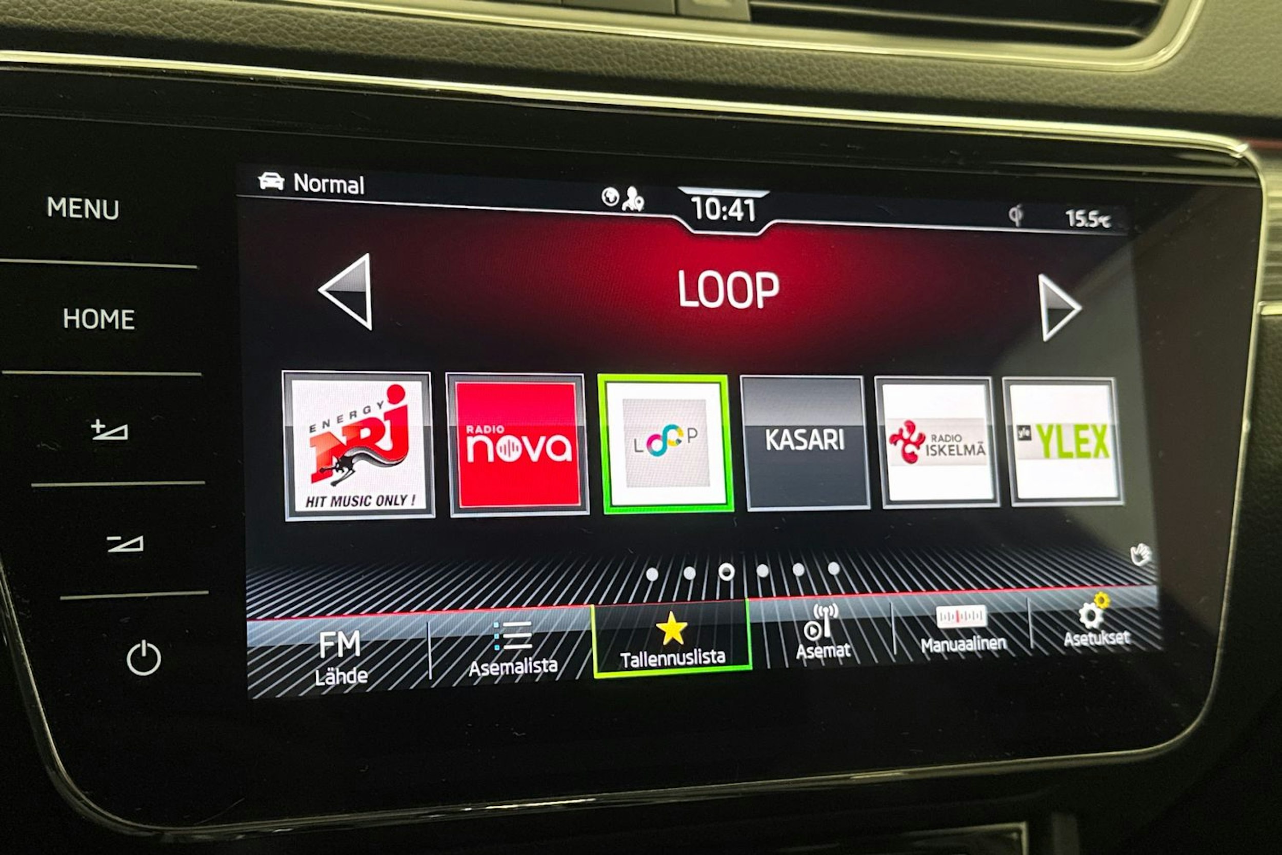 Valkoinen Skoda Superb 2020 kuva 25.