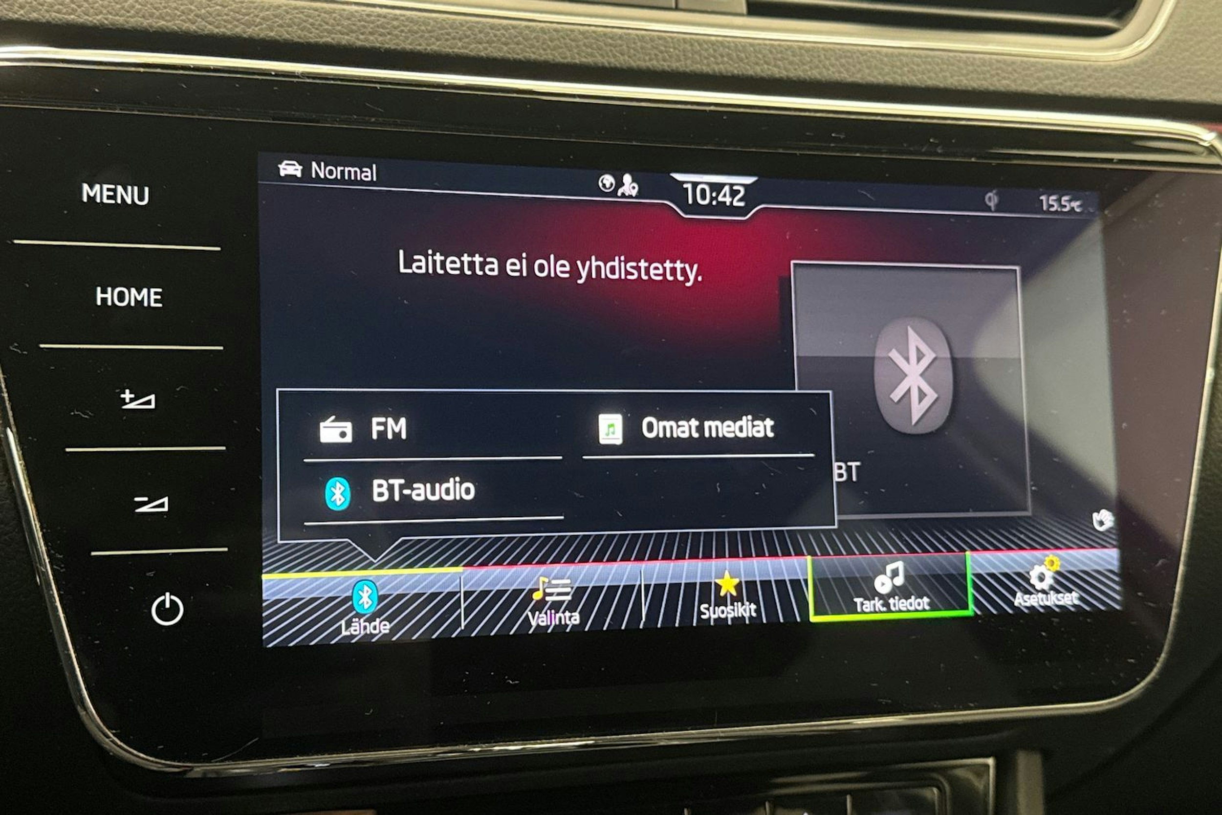 Valkoinen Skoda Superb 2020 kuva 26.