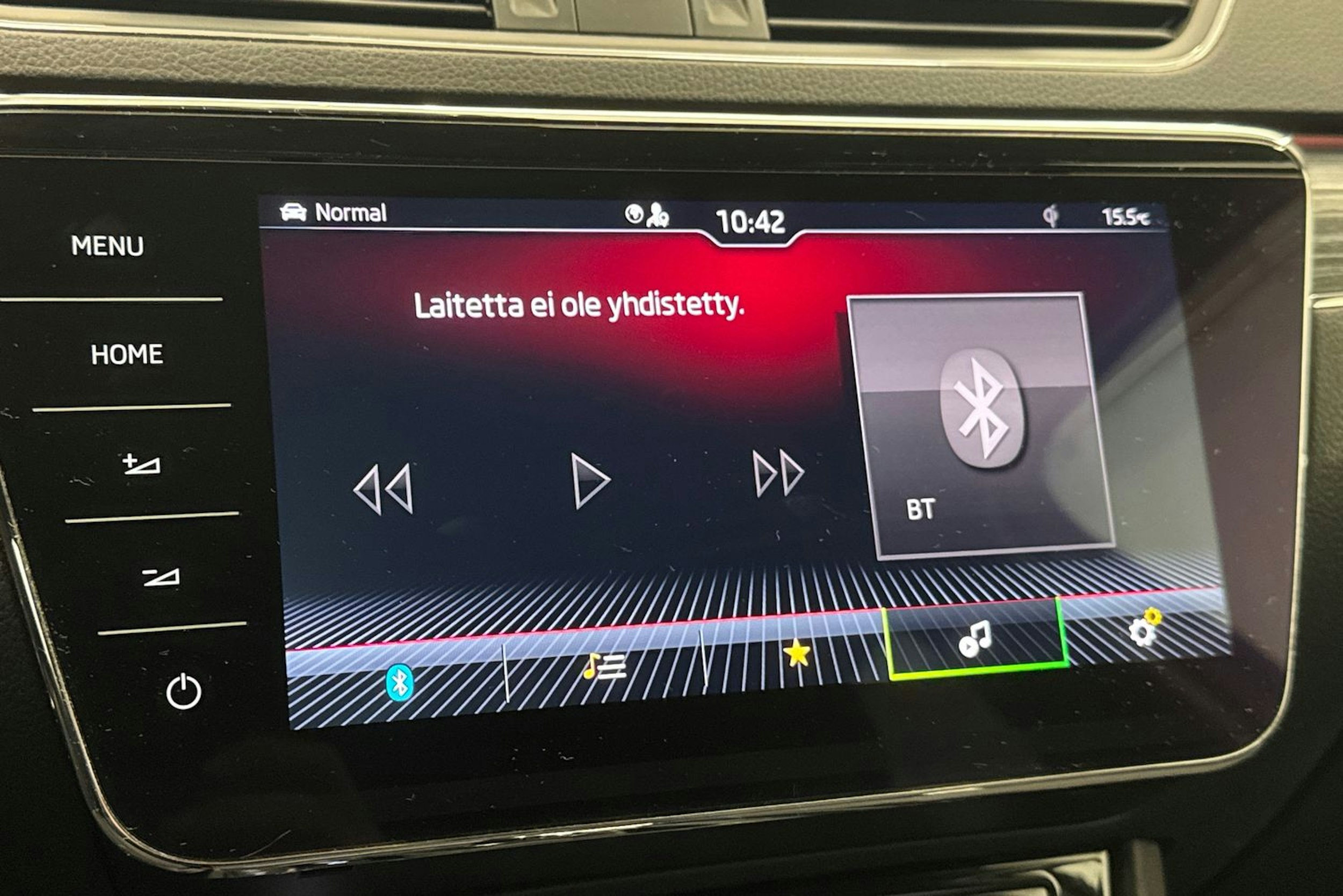 Valkoinen Skoda Superb 2020 kuva 27.