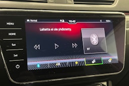 Valkoinen Skoda Superb 2020 kuva 27.