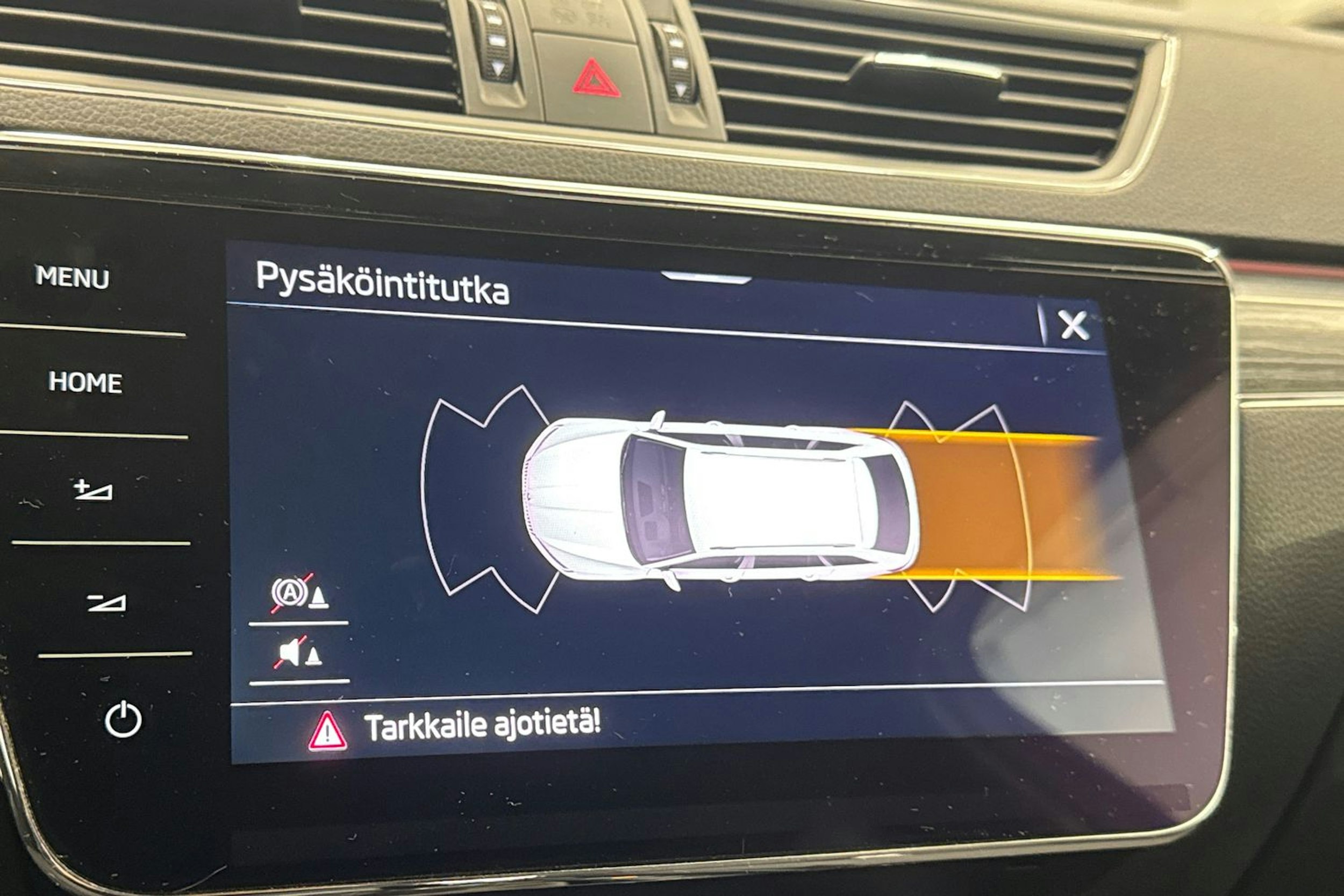 Valkoinen Skoda Superb 2020 kuva 33.