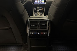 Valkoinen Skoda Superb 2020 kuva 34.