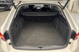 Valkoinen Skoda Superb 2020 kuva 35.