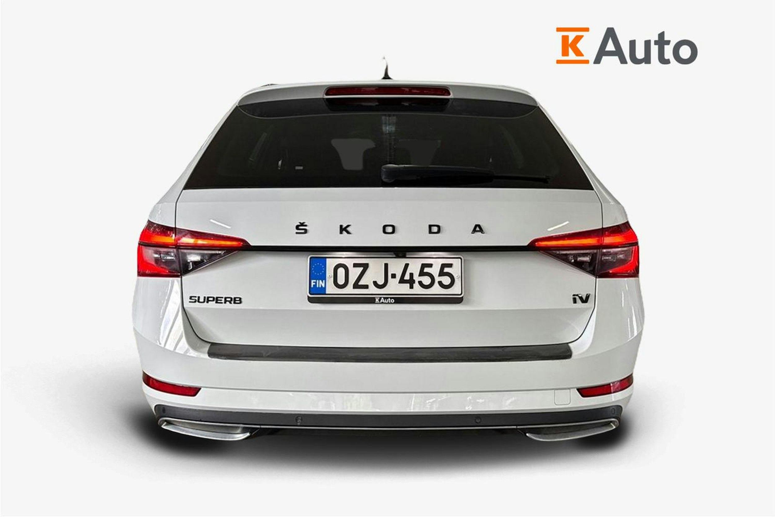valkoinen Skoda Superb 2020 kuva 3.