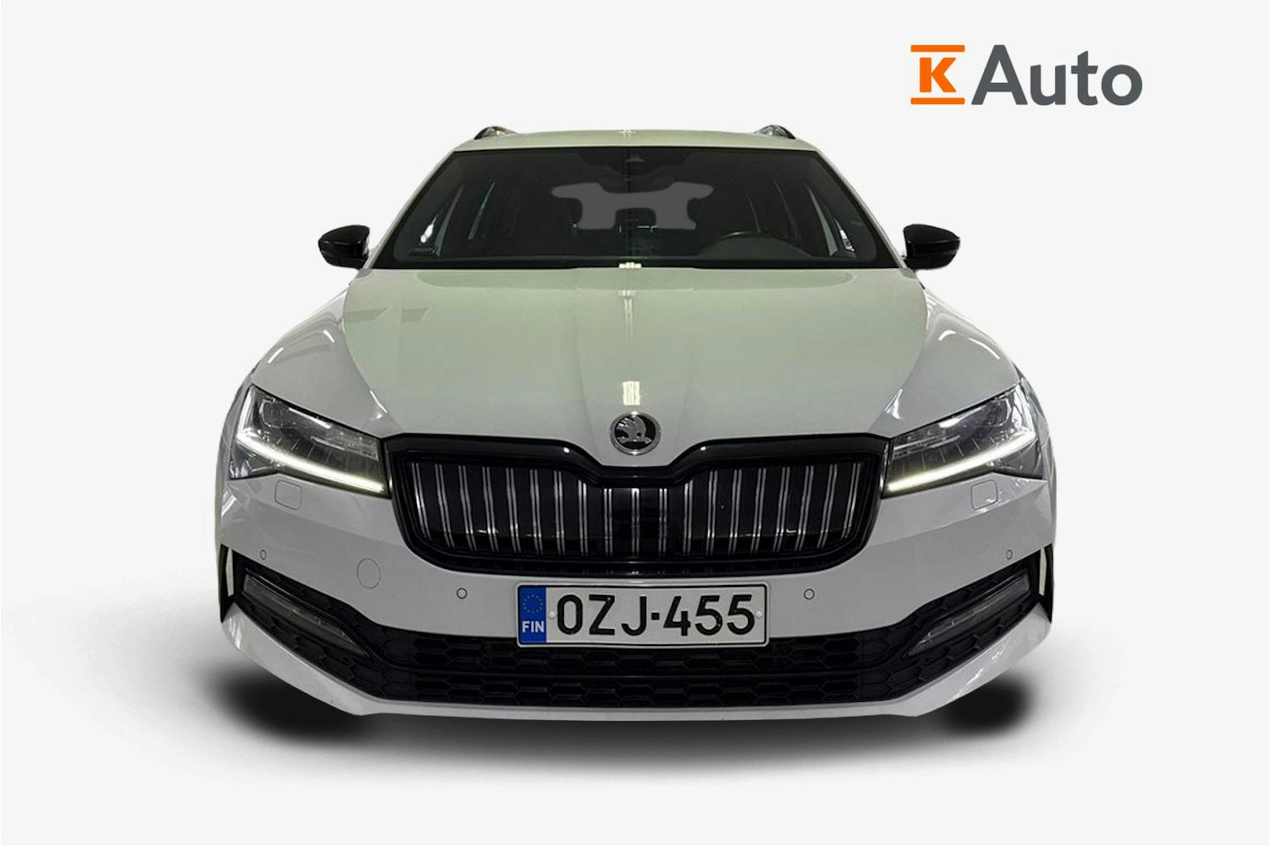 valkoinen Skoda Superb 2020 kuva 5.