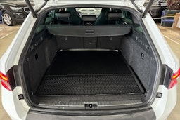 valkoinen Skoda Superb 2020 kuva 14.