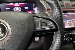 valkoinen Skoda Superb 2020 kuva 21.