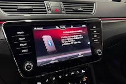 valkoinen Skoda Superb 2020 kuva 25.