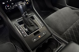 valkoinen Skoda Superb 2020 kuva 31.
