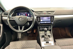 harmaa Skoda Superb 2020 kuva 7.