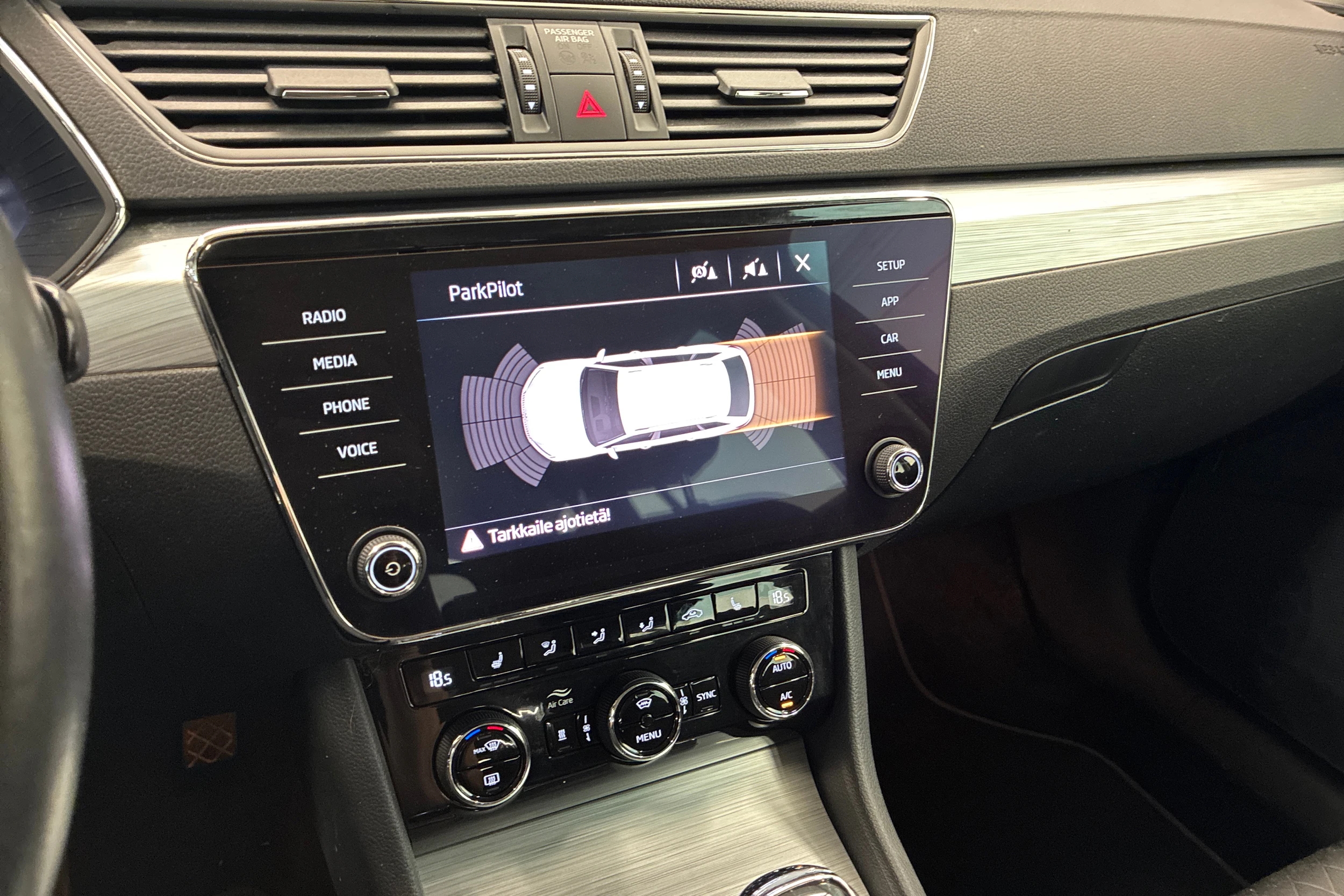 harmaa Skoda Superb 2020 kuva 20.