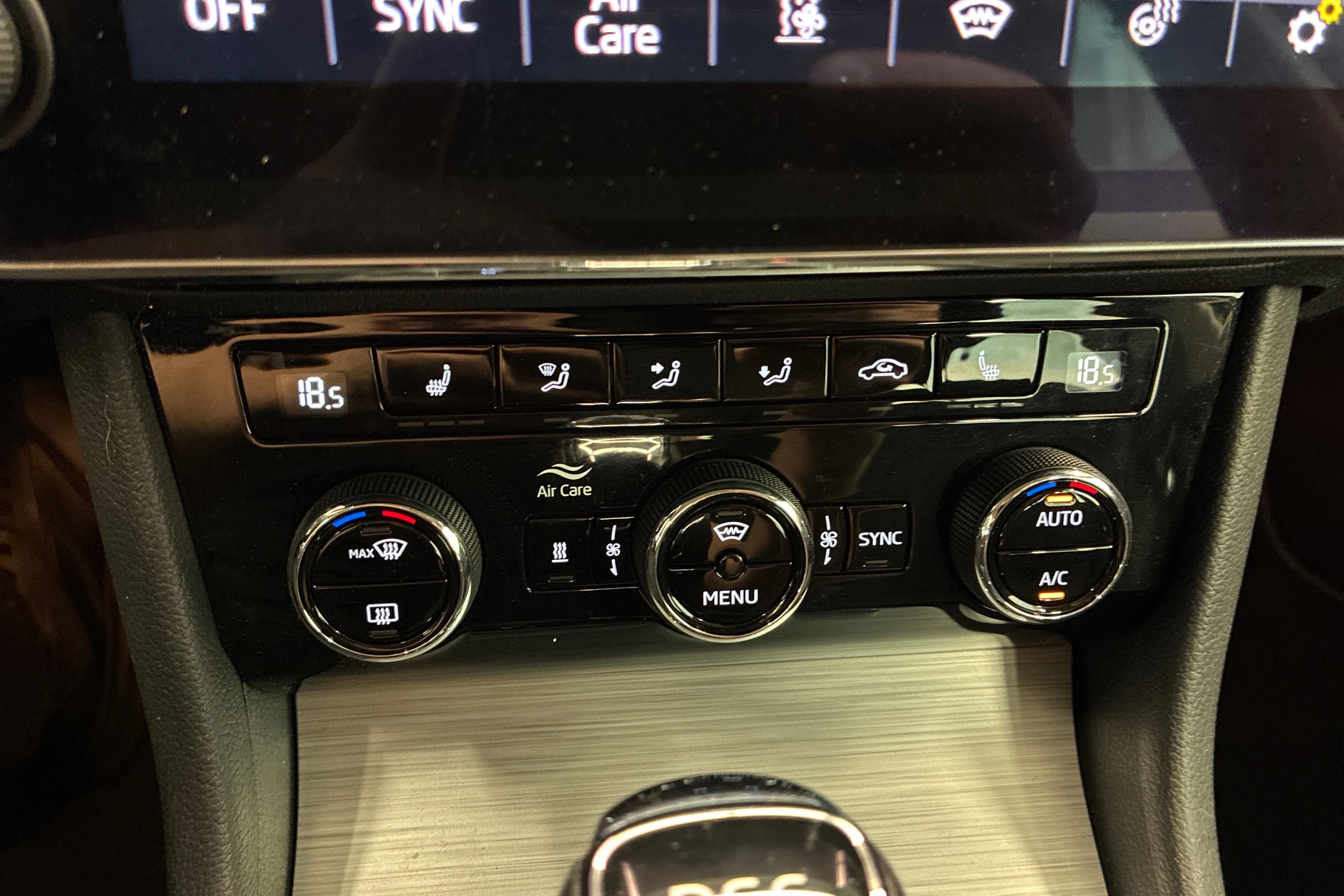 harmaa Skoda Superb 2020 kuva 22.