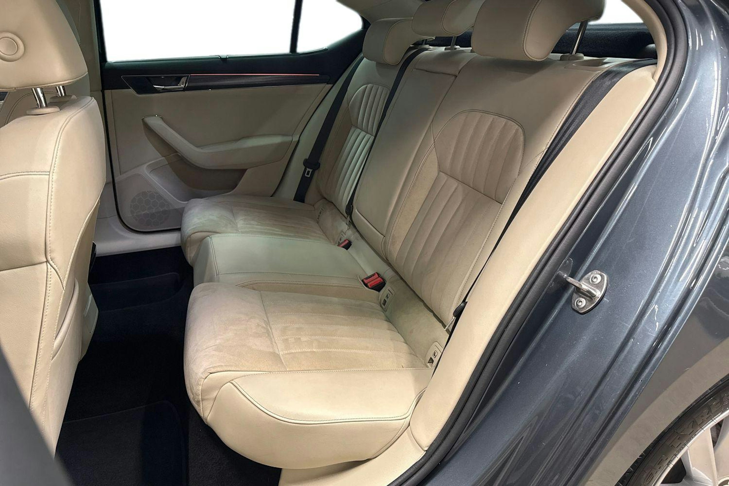 met. harmaa Skoda Superb 2020 kuva 8.