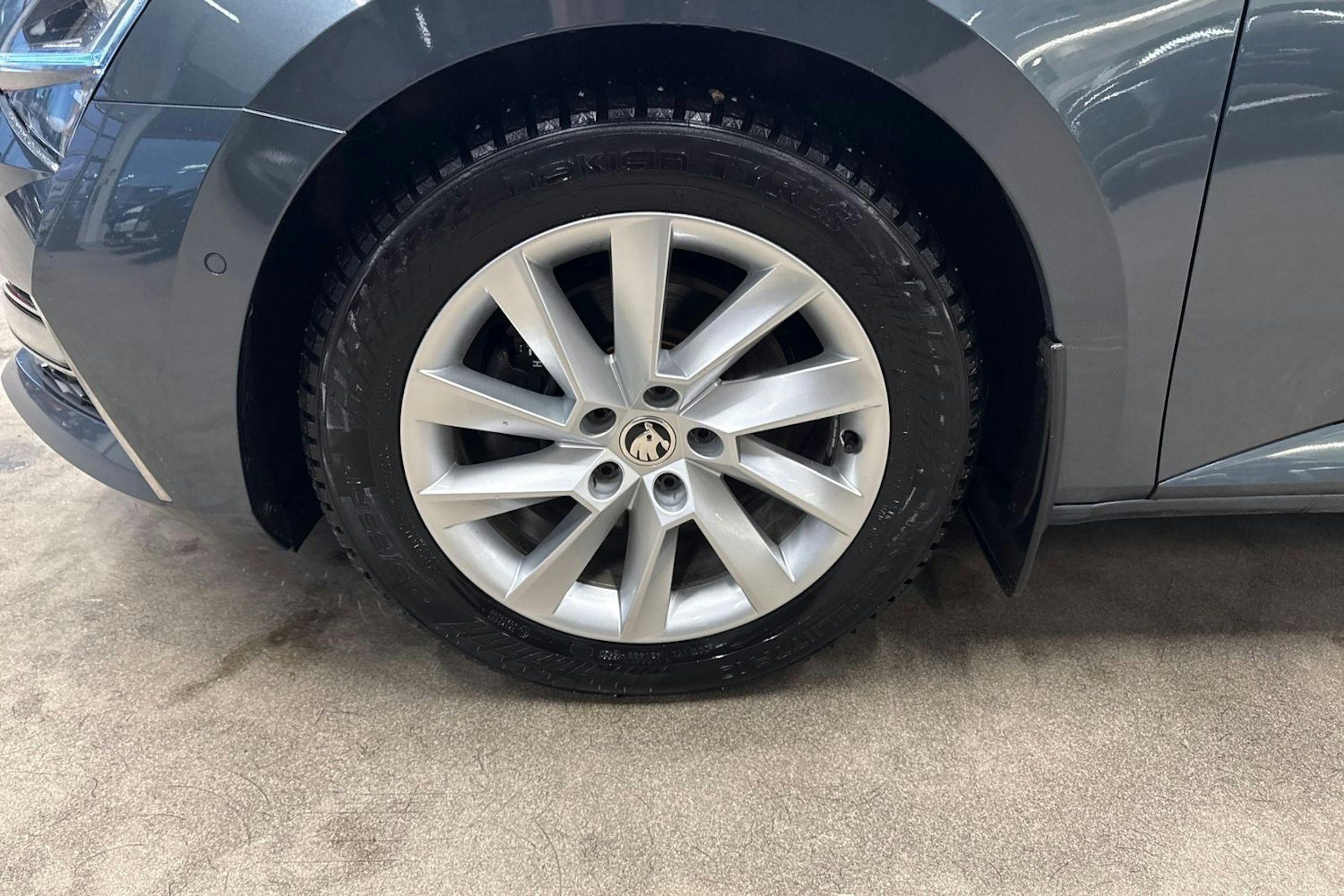 met. harmaa Skoda Superb 2020 kuva 10.
