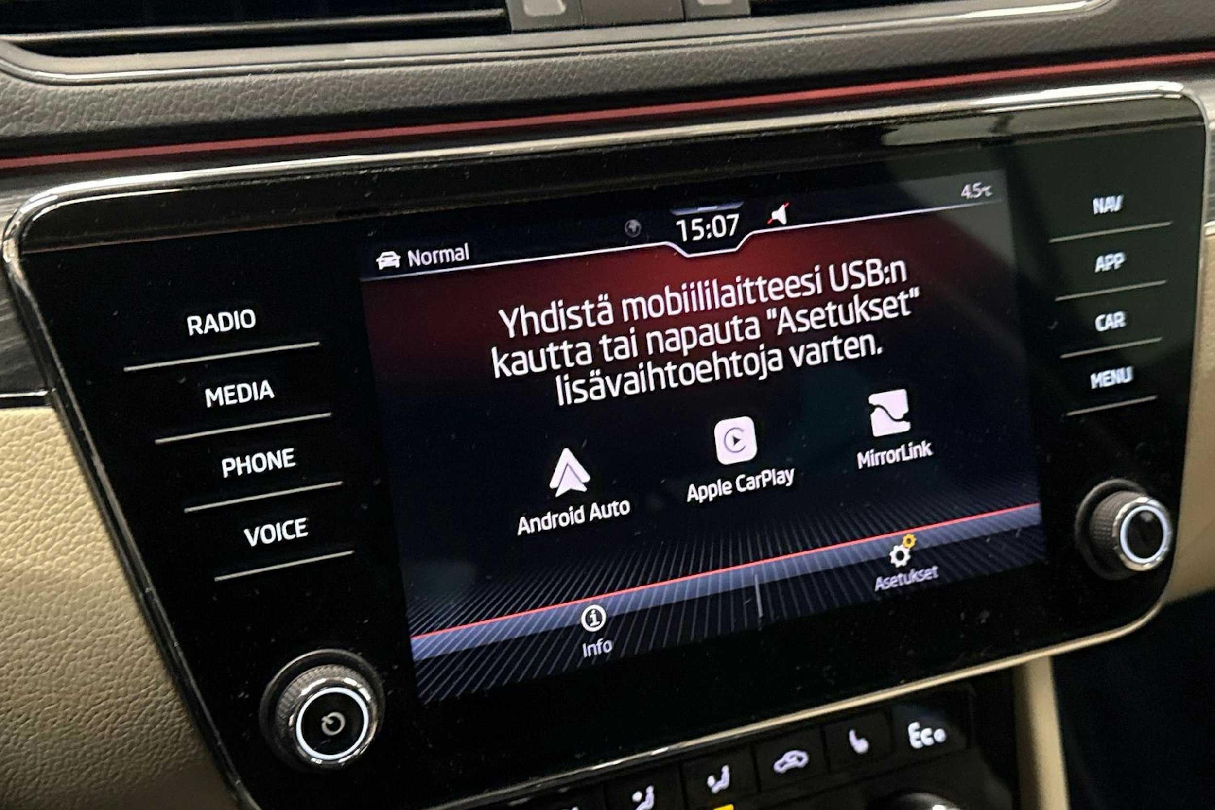 met. harmaa Skoda Superb 2020 kuva 20.