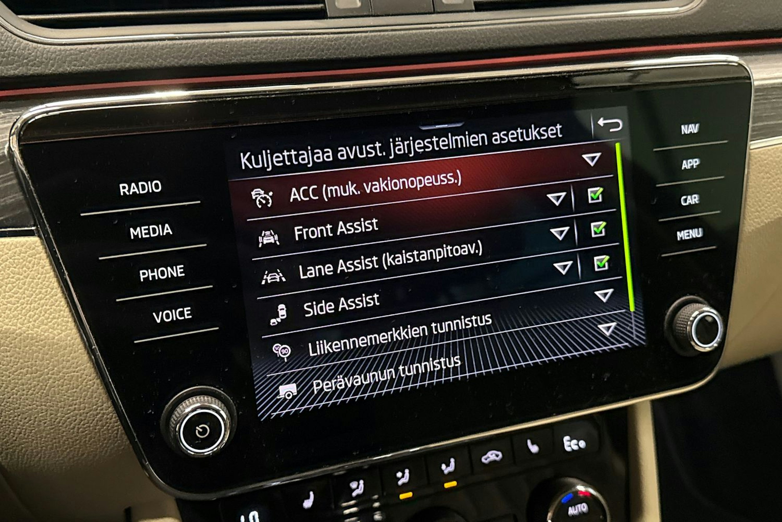 met. harmaa Skoda Superb 2020 kuva 22.