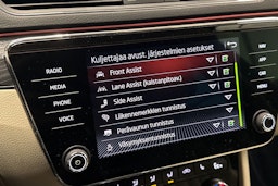 met. harmaa Skoda Superb 2020 kuva 23.