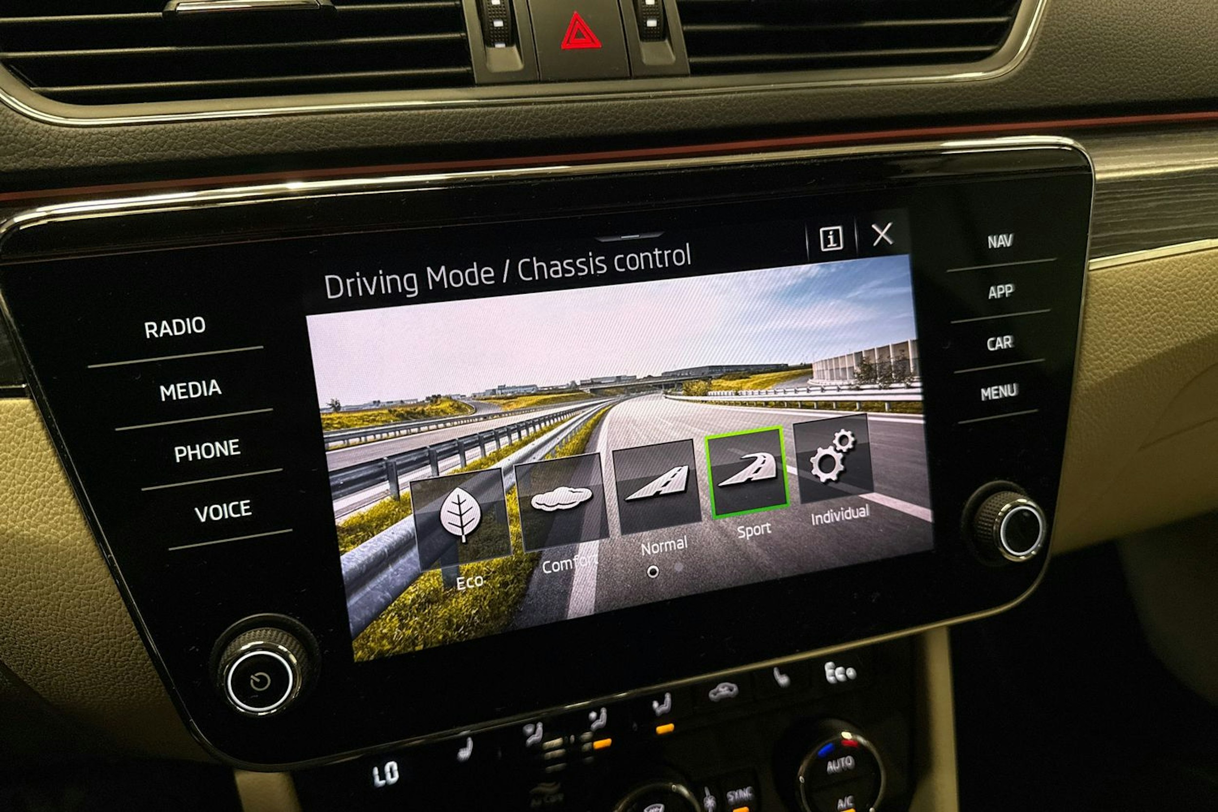 met. harmaa Skoda Superb 2020 kuva 24.