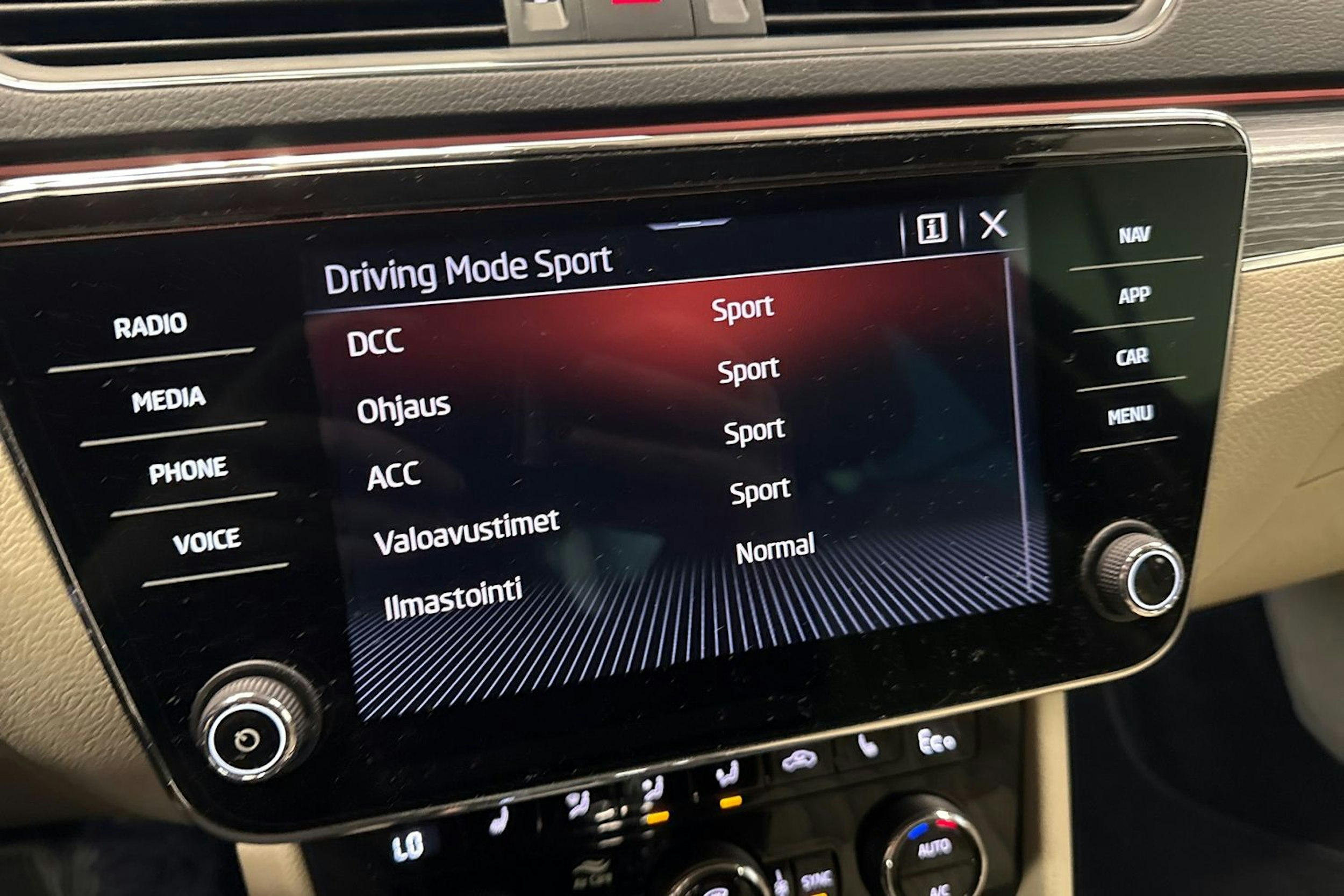 met. harmaa Skoda Superb 2020 kuva 25.