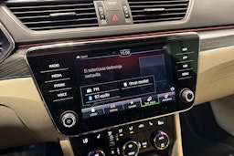 met. harmaa Skoda Superb 2020 kuva 27.