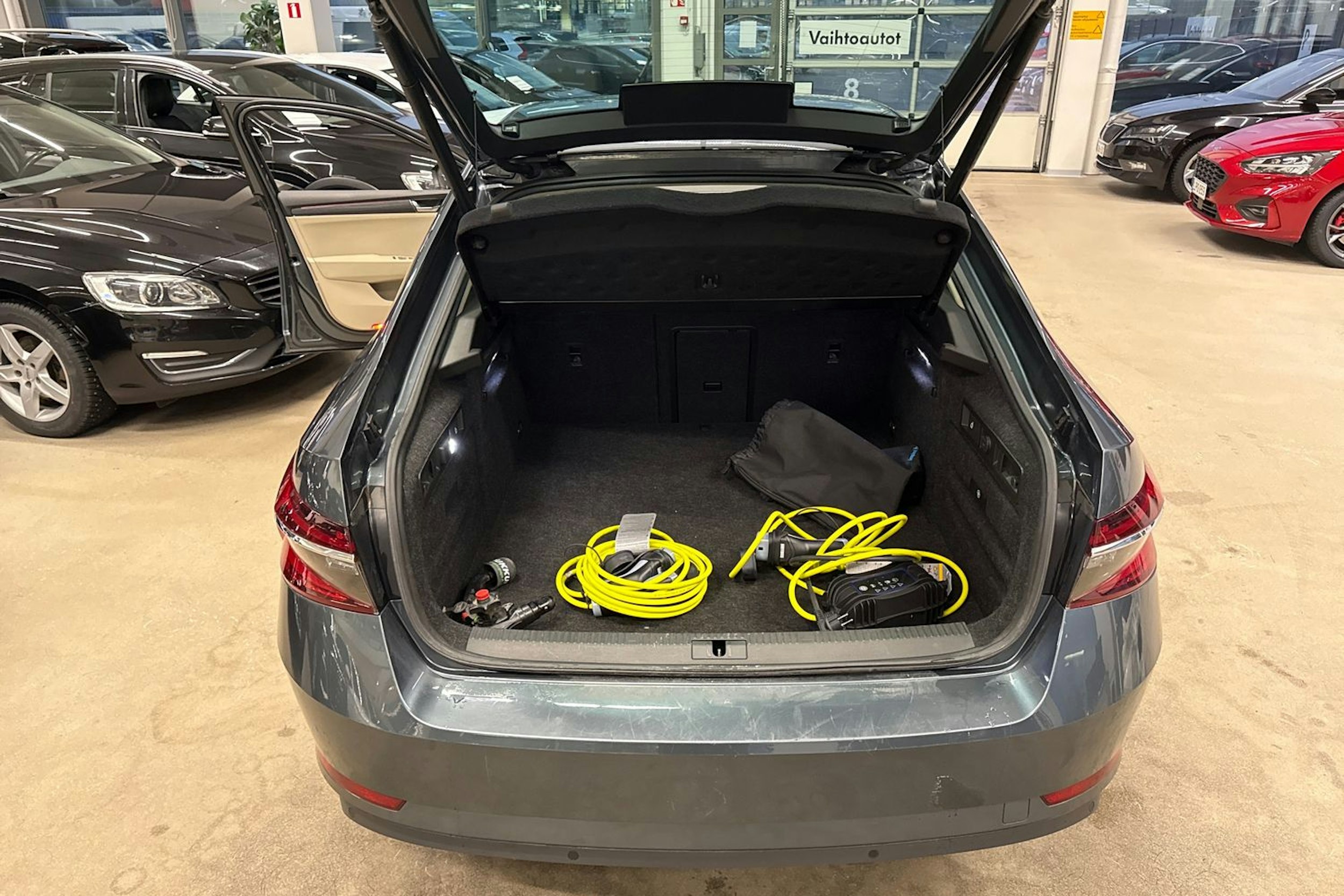 met. harmaa Skoda Superb 2020 kuva 31.