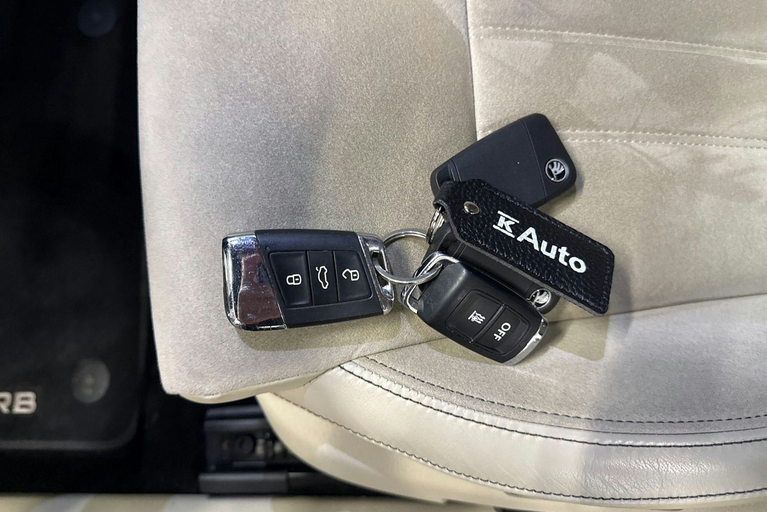 met. harmaa Skoda Superb 2020 kuva 36.