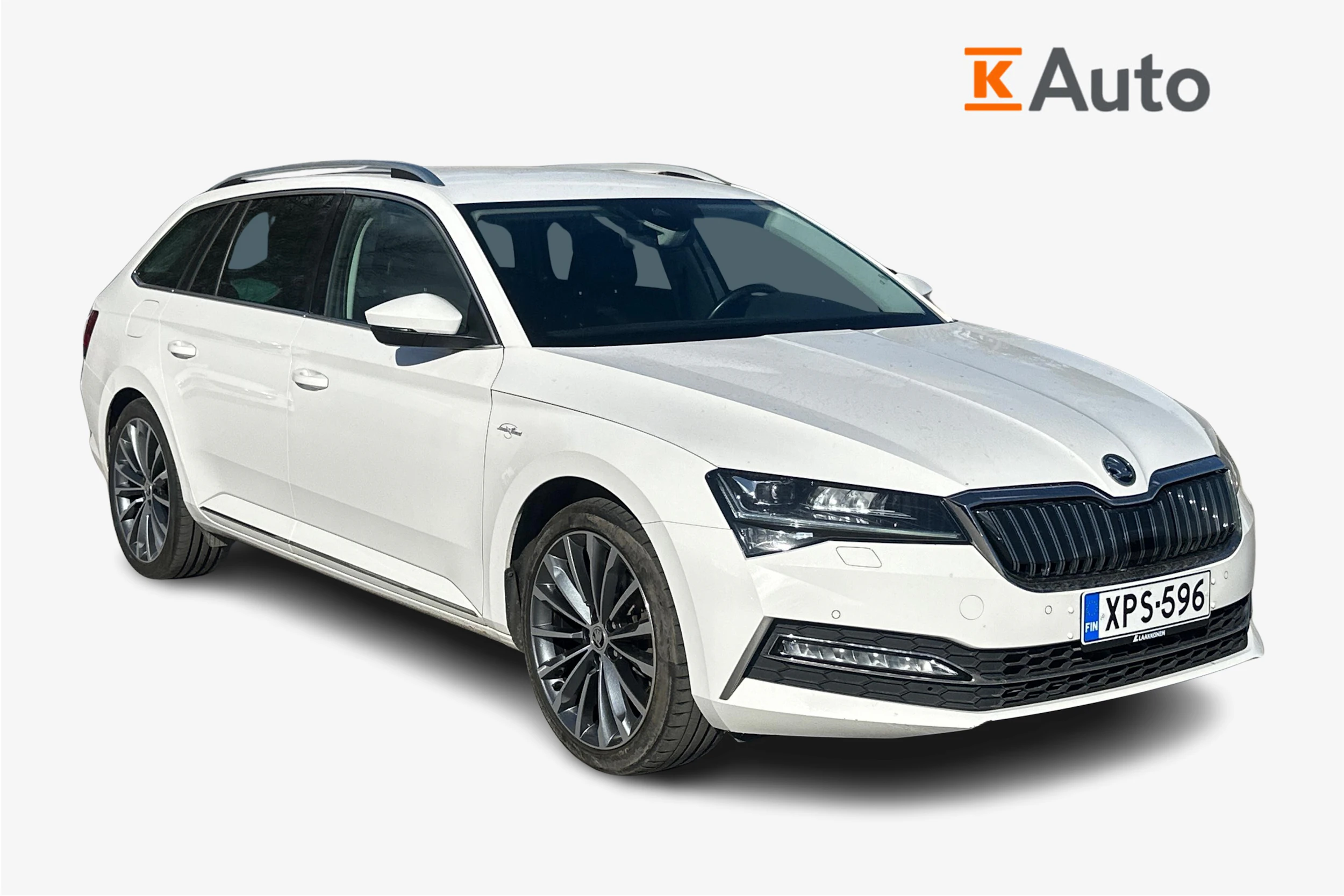 Valkoinen Skoda Superb 2020 kuva 1.