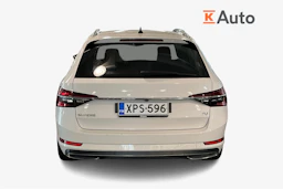 Valkoinen Skoda Superb 2020 kuva 4.