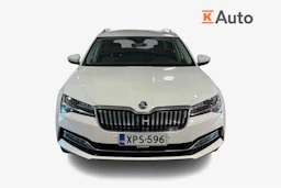 Valkoinen Skoda Superb 2020 kuva 5.