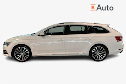 Valkoinen Skoda Superb 2020 kuva 7.