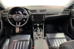Valkoinen Skoda Superb 2020 kuva 9.