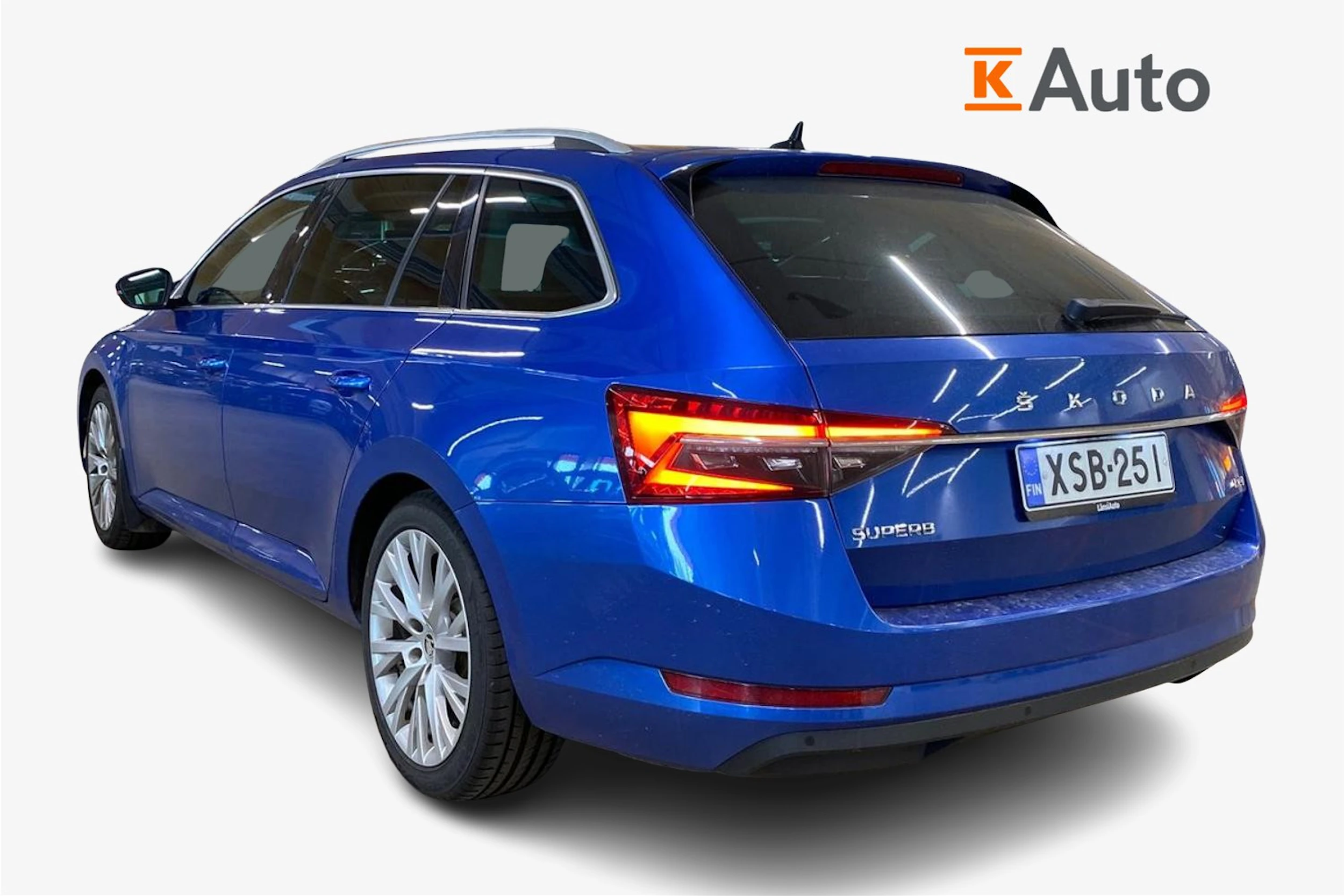 sininen Skoda Superb 2020 kuva 2.