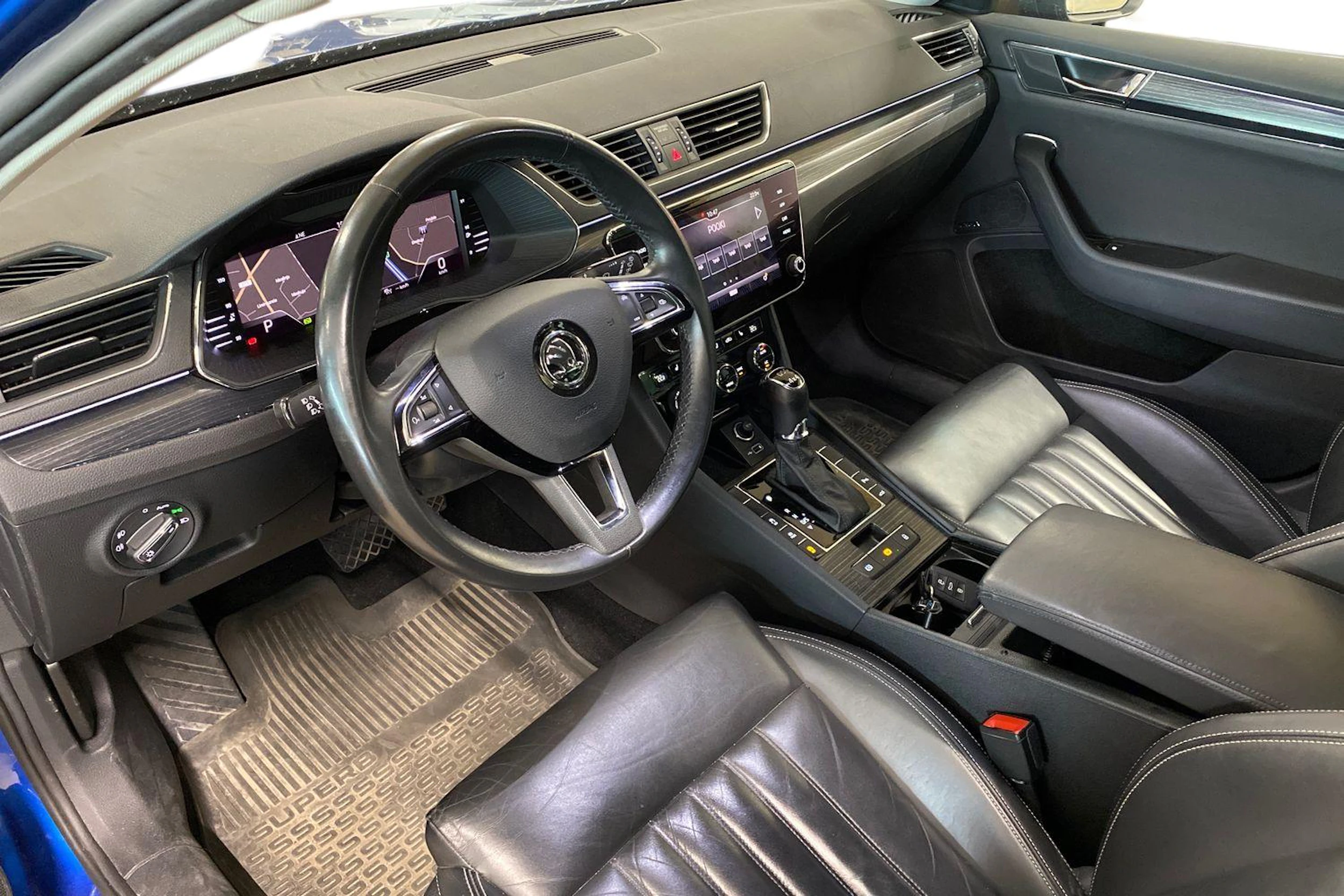 sininen Skoda Superb 2020 kuva 3.