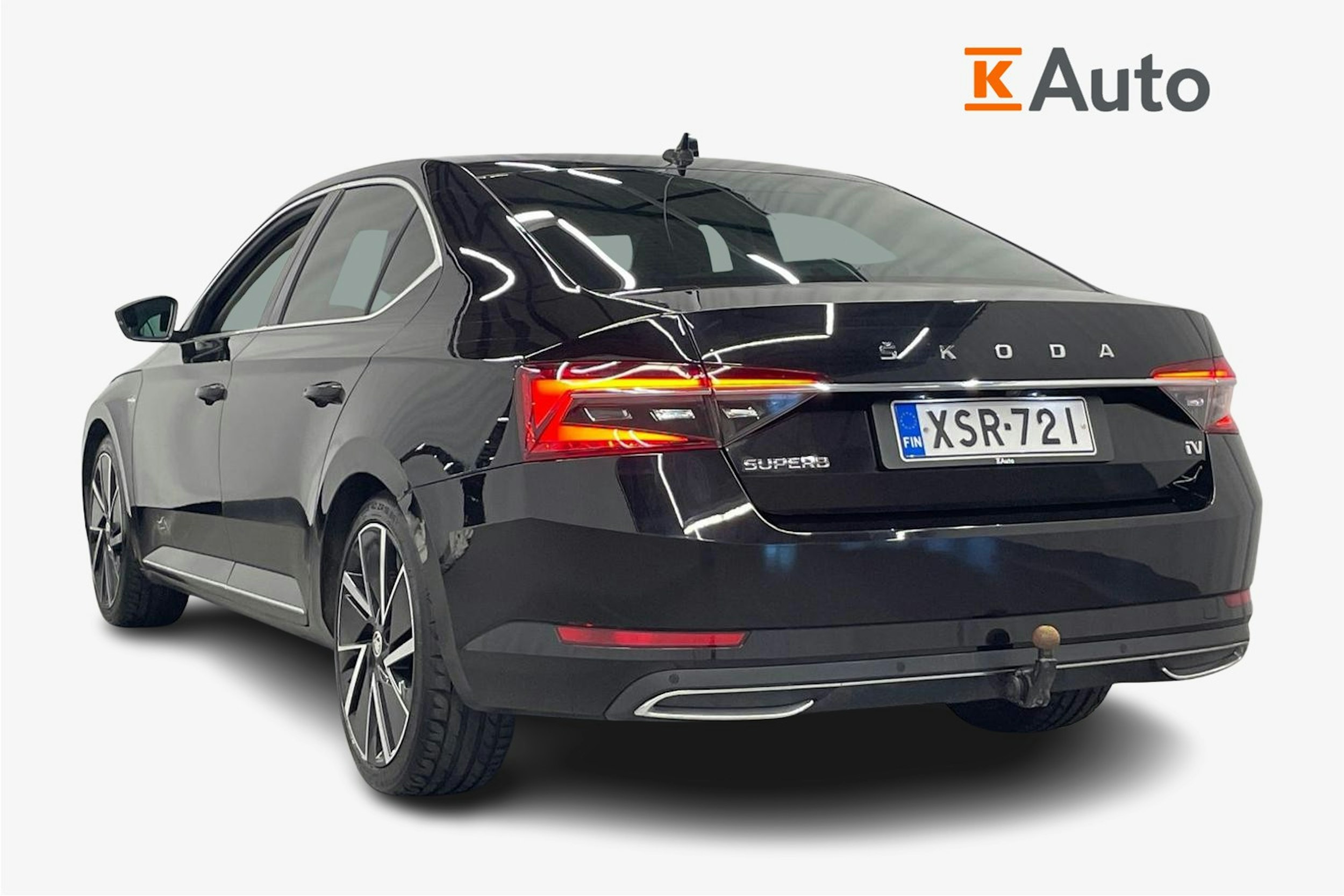 musta Skoda Superb 2020 kuva 2.