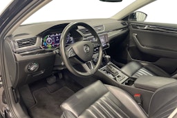 musta Skoda Superb 2020 kuva 6.