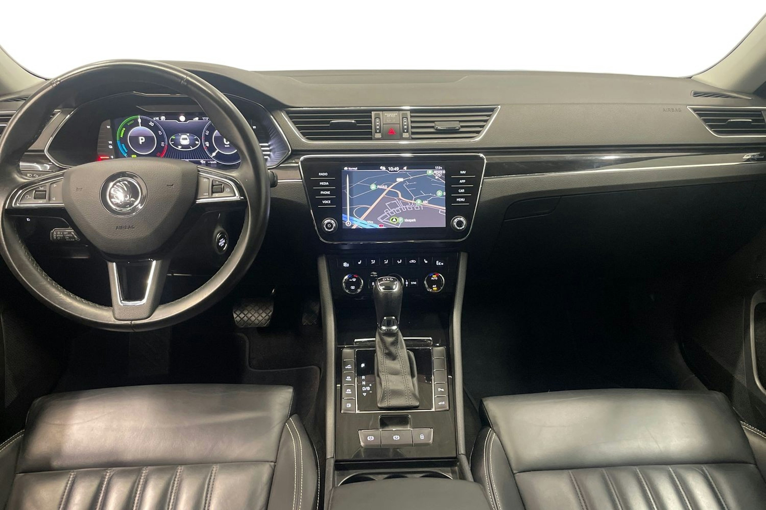 musta Skoda Superb 2020 kuva 7.