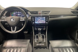 musta Skoda Superb 2020 kuva 7.