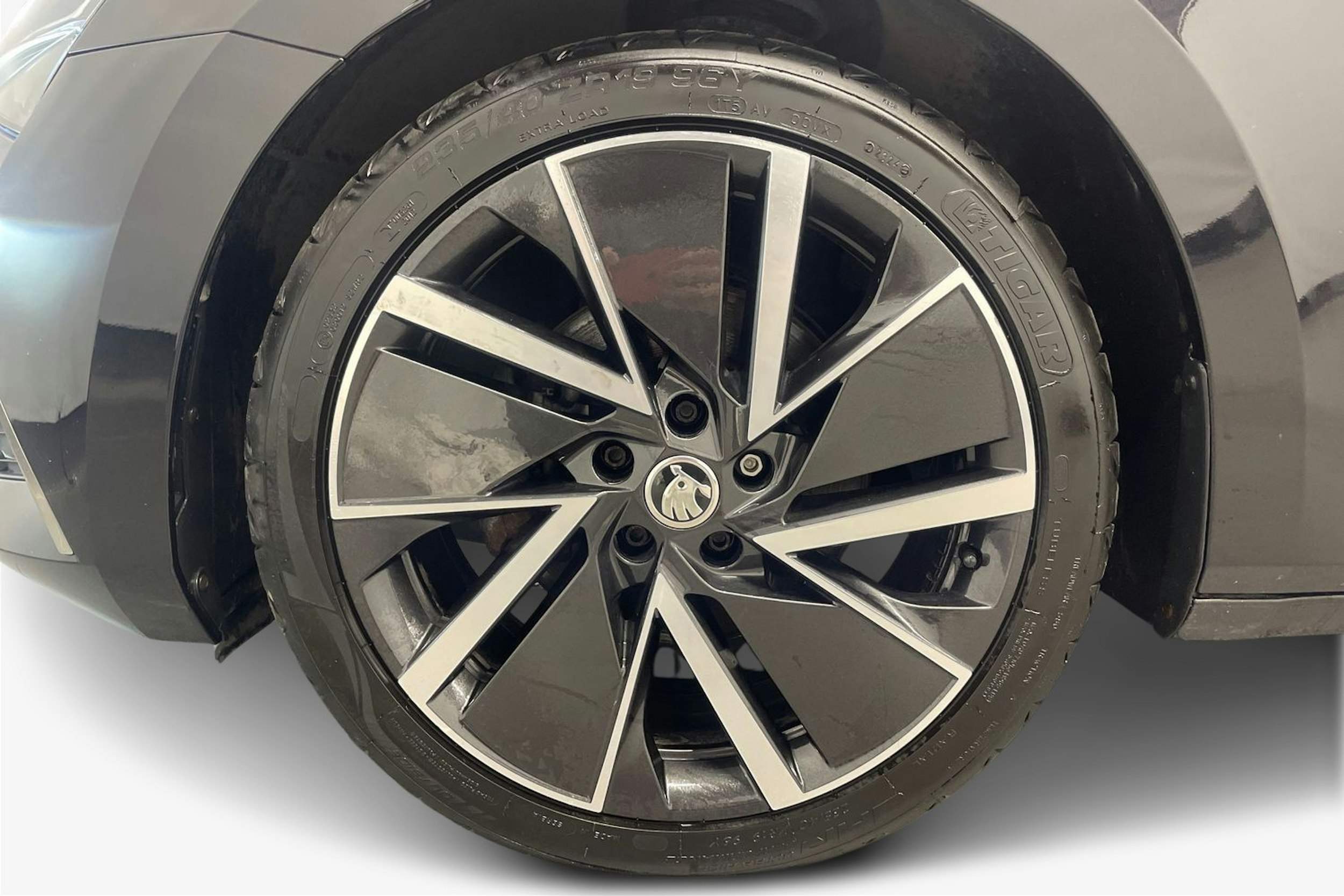 musta Skoda Superb 2020 kuva 9.