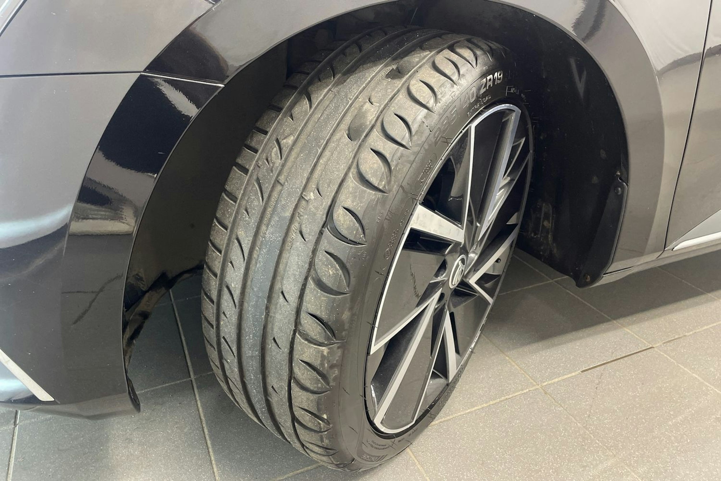 musta Skoda Superb 2020 kuva 10.