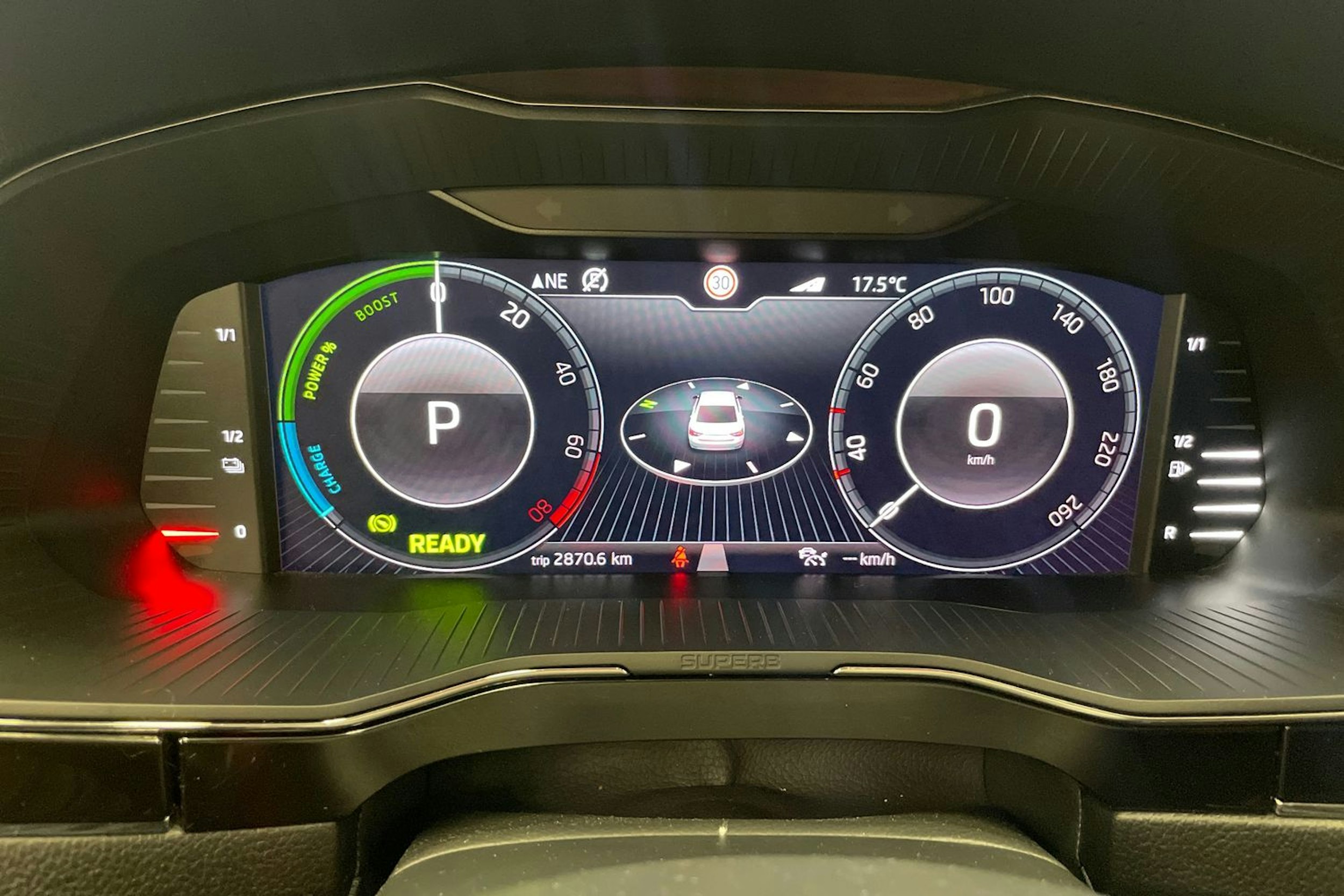 musta Skoda Superb 2020 kuva 13.