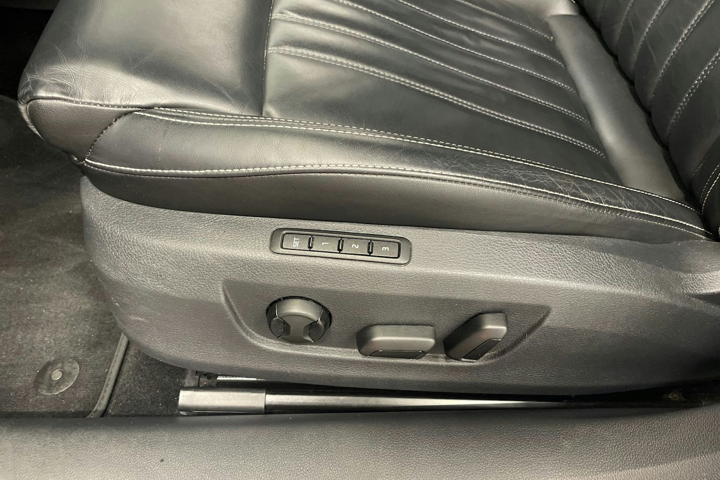 musta Skoda Superb 2020 kuva 16.