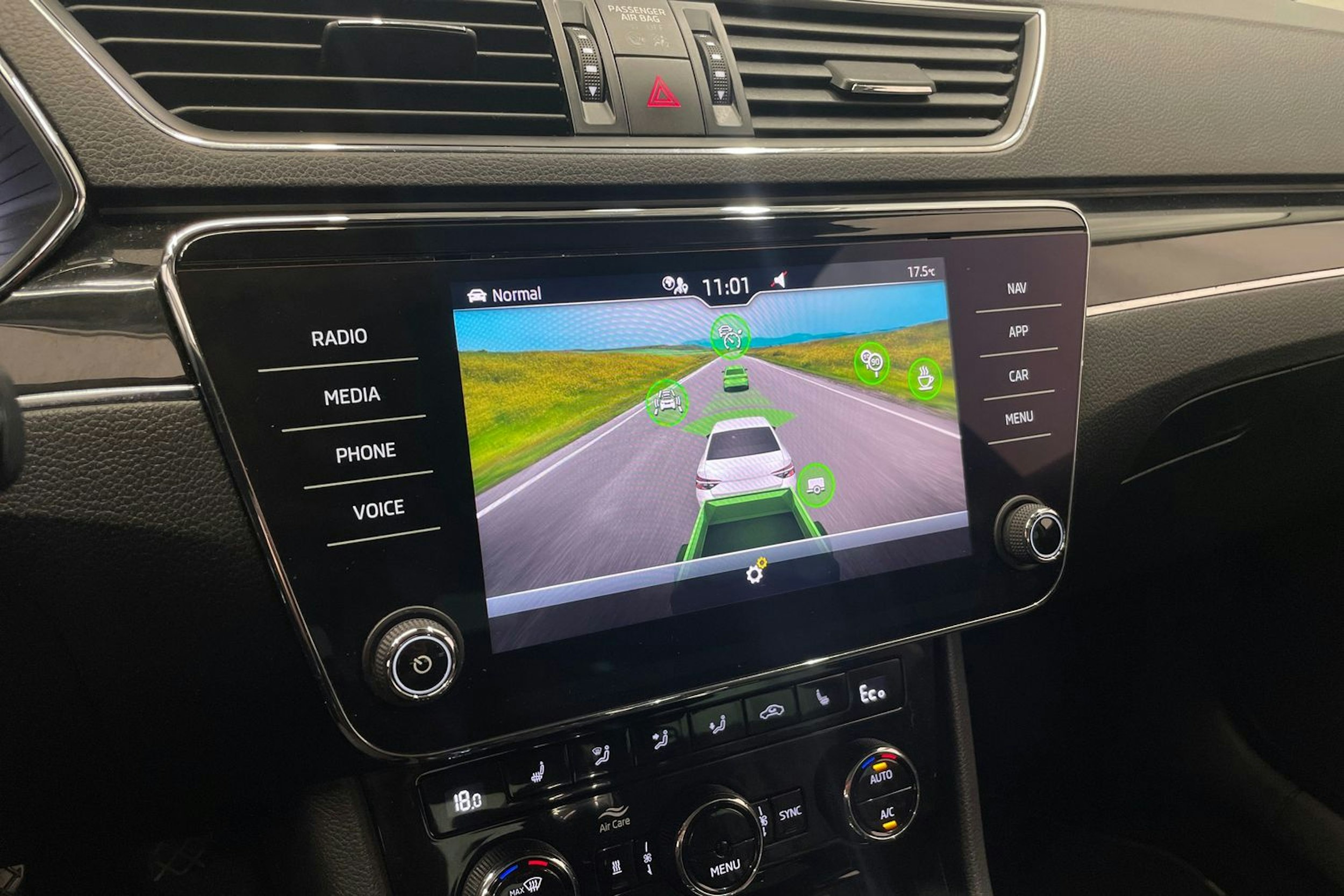 musta Skoda Superb 2020 kuva 19.