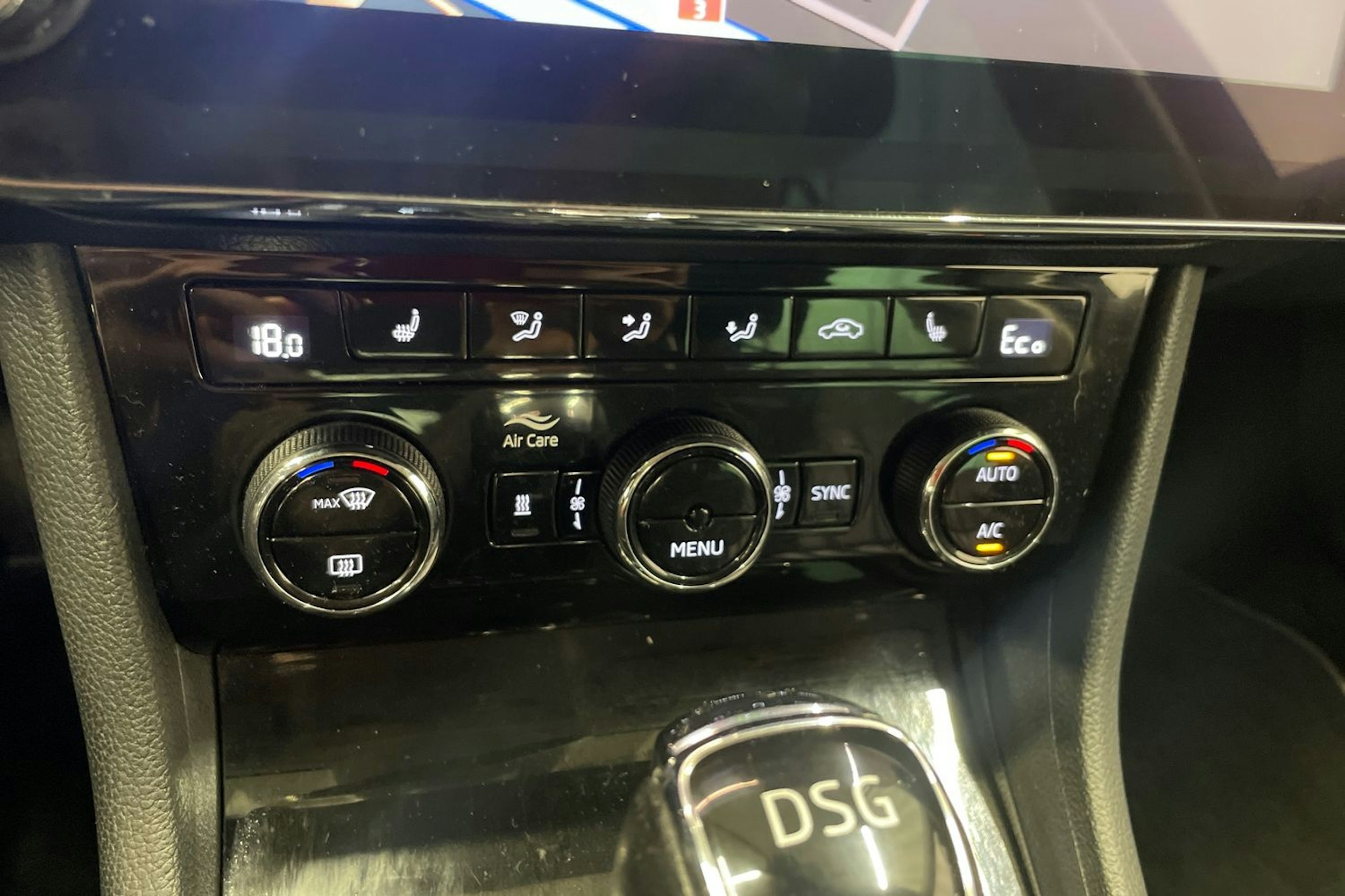 musta Skoda Superb 2020 kuva 20.