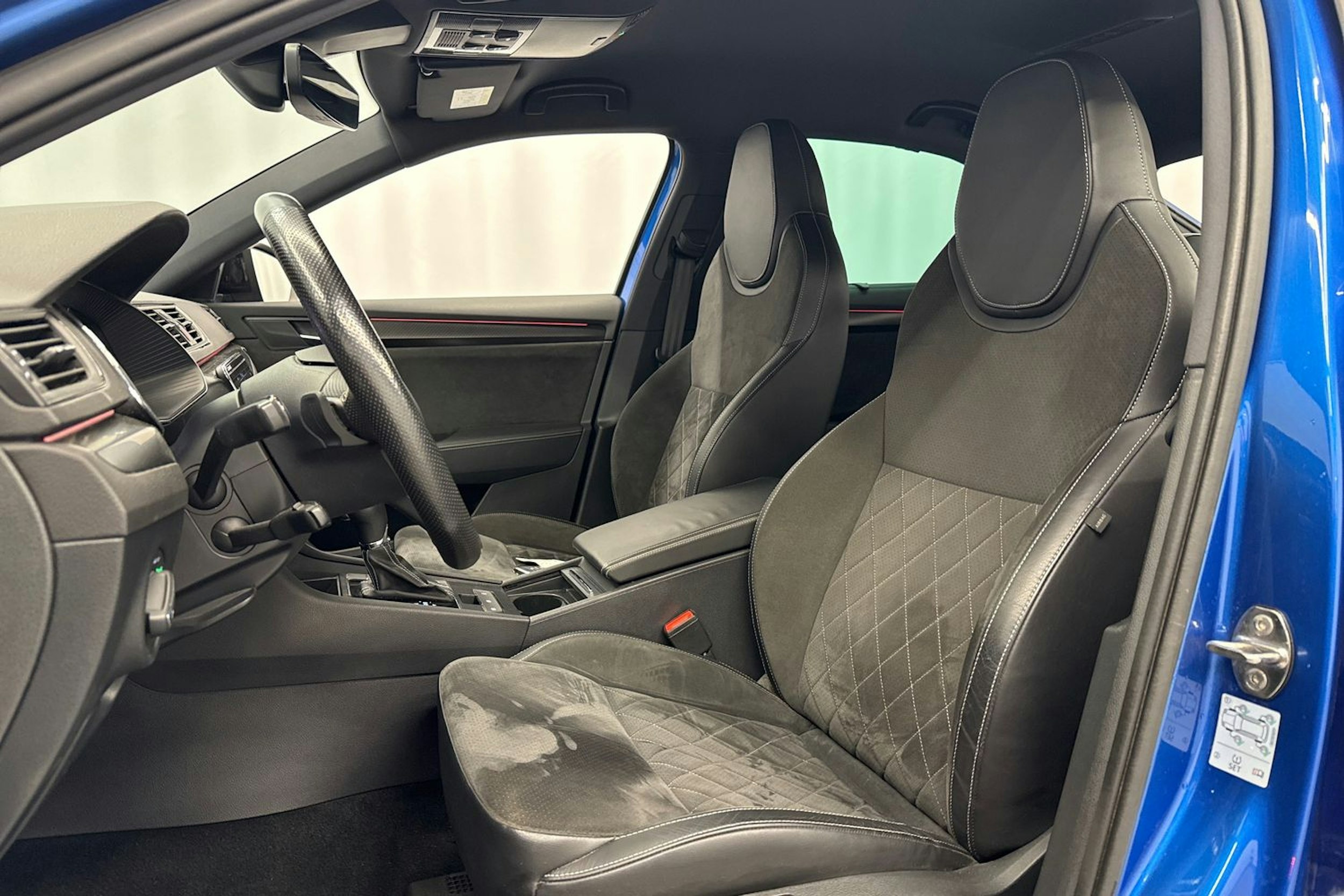 sininen Skoda Superb 2020 kuva 14.